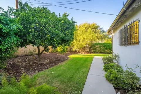 Exterior - 212 N Acacia Ave, Rialto, CA 92376 photo 8 of 11