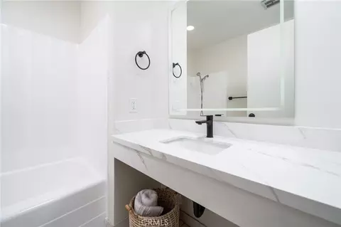 Bath - 212 N Acacia Ave, Rialto, CA 92376 photo 1 of 4