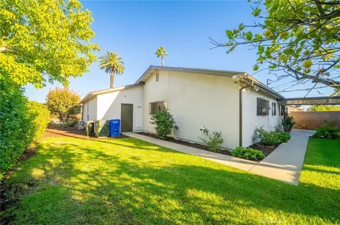 Exterior - 212 N Acacia Ave, Rialto, CA 92376 photo 11 of 11
