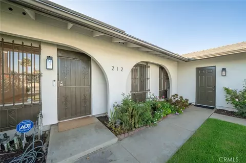 Exterior - 212 N Acacia Ave, Rialto, CA 92376 photo 3 of 11