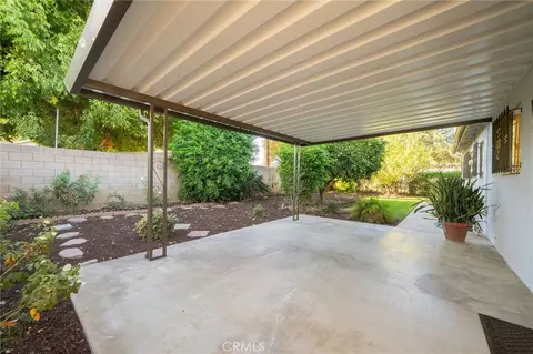 Exterior - 212 N Acacia Ave, Rialto, CA 92376 photo 5 of 11