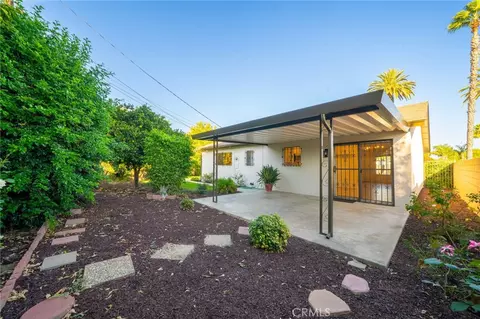 Exterior - 212 N Acacia Ave, Rialto, CA 92376 photo 7 of 11