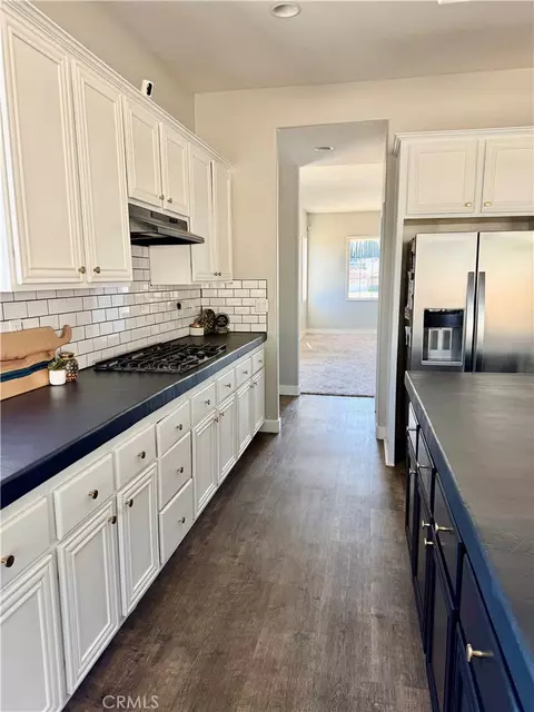 Kitchen - 18662 Hawkhill, Perris, CA 92570 photo 5 of 6