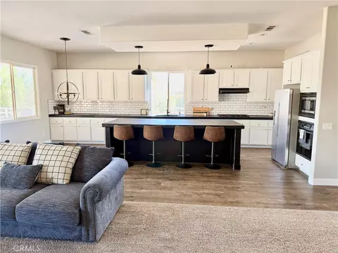 Kitchen - 18662 Hawkhill, Perris, CA 92570 photo 2 of 6