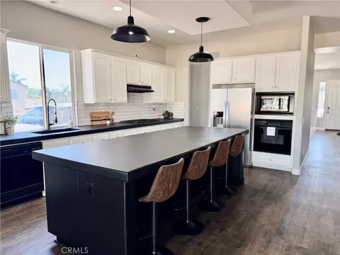 Kitchen - 18662 Hawkhill, Perris, CA 92570 photo 4 of 6