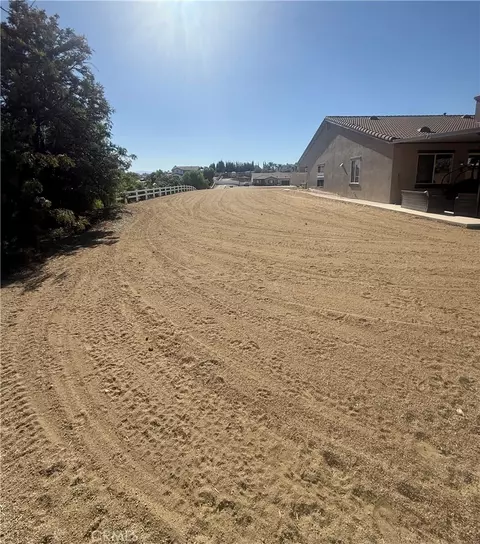 Exterior - 18662 Hawkhill, Perris, CA 92570 photo 9 of 10