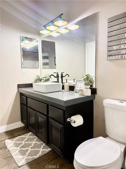 Bath - 18662 Hawkhill, Perris, CA 92570 photo 1 of 7