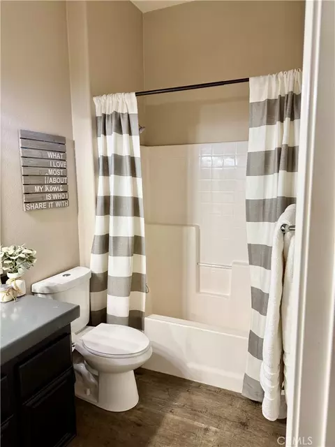 Bath - 18662 Hawkhill, Perris, CA 92570 photo 2 of 7