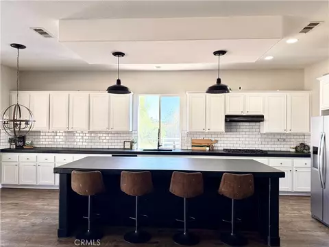 Kitchen - 18662 Hawkhill, Perris, CA 92570 photo 3 of 6