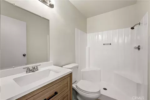 Bath - 4385 Aldrich Ct, Riverside, CA 92503 photo 3 of 3