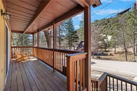 Exterior - 32799 Badger Ln, Running Springs, CA 92382 photo 5 of 10