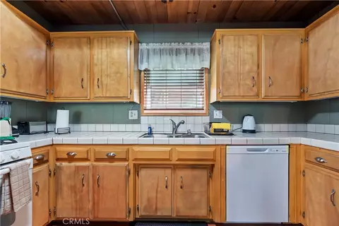 Kitchen - 32799 Badger Ln, Running Springs, CA 92382 photo 4 of 4