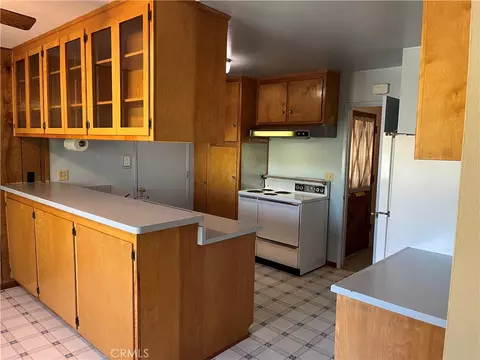 Kitchen - 4547 Toyon Rd, Riverside, CA 92504 photo 1 of 3