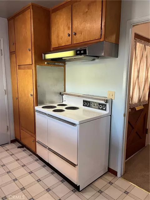 Kitchen - 4547 Toyon Rd, Riverside, CA 92504 photo 2 of 3