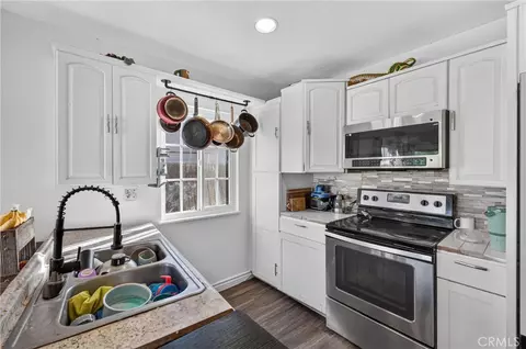 Kitchen - 9525 Cabrillo Dr, Riverside, CA 92503 photo 3 of 3