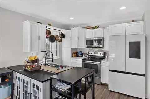 Kitchen - 9525 Cabrillo Dr, Riverside, CA 92503 photo 2 of 3