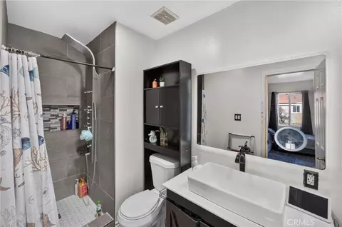 Bath - 9525 Cabrillo Dr, Riverside, CA 92503 photo 2 of 4