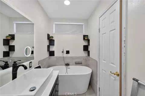 Bath - 9525 Cabrillo Dr, Riverside, CA 92503 photo 4 of 4