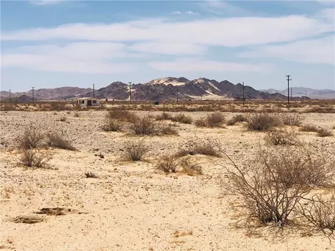 5 Wilson Rd, Twentynine Palms, CA 92277