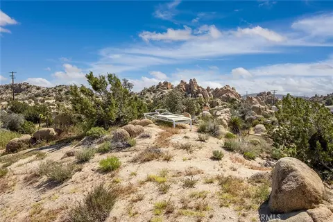Exterior - 5550 Carlsbad Ave, Yucca Valley, CA 92284 photo 10 of 17