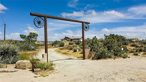 Exterior - 5550 Carlsbad Ave, Yucca Valley, CA 92284 photo 3 of 17