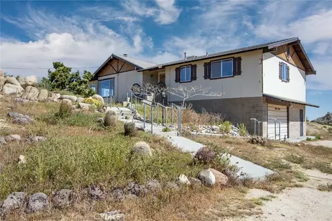 Exterior - 5550 Carlsbad Ave, Yucca Valley, CA 92284 photo 4 of 17