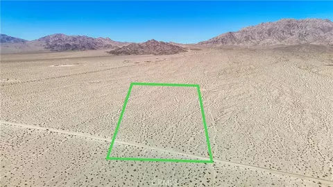 592 Ironage Rd, Twentynine Palms, CA 92277