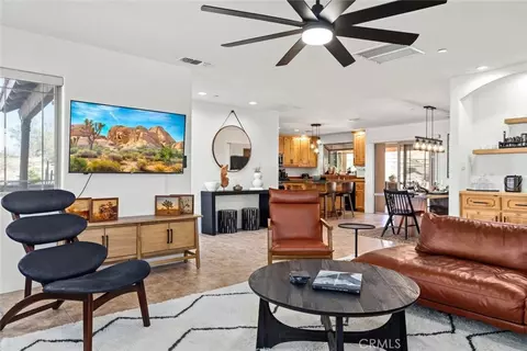 Living - 7030 Mile Square Rd, Joshua Tree, CA 92252 photo 2 of 3
