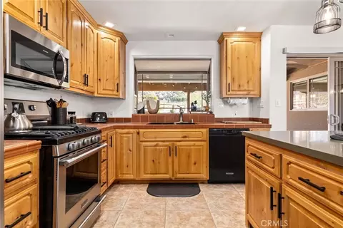 Kitchen - 7030 Mile Square Rd, Joshua Tree, CA 92252 photo 2 of 2