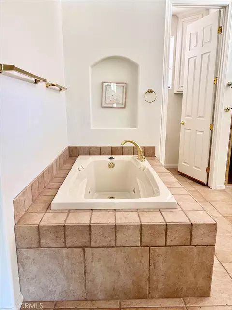 Bath - 7495 Canyon Dr, Yucca Valley, CA 92284 photo 3 of 3