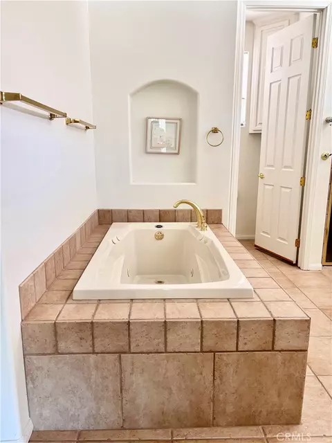 Bath - 7495 Canyon Dr, Yucca Valley, CA 92284 photo 3 of 3