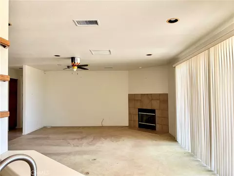 Living - 7495 Canyon Dr, Yucca Valley, CA 92284 photo 7 of 8