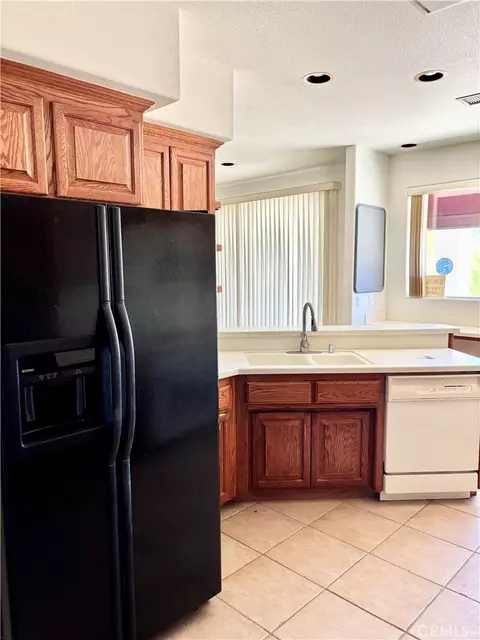 Kitchen - 7495 Canyon Dr, Yucca Valley, CA 92284 photo 2 of 3