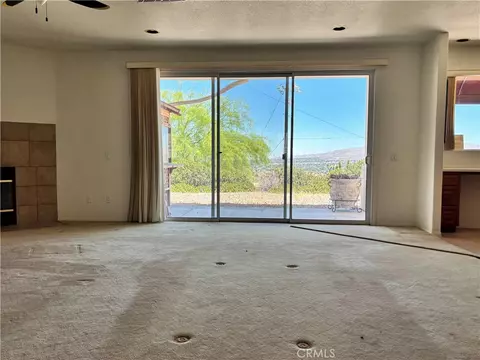 Living - 7495 Canyon Dr, Yucca Valley, CA 92284 photo 5 of 8