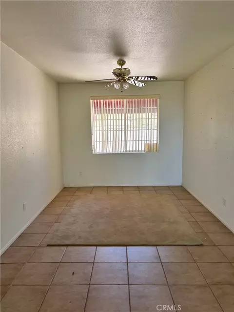 Living - 7495 Canyon Dr, Yucca Valley, CA 92284 photo 2 of 8