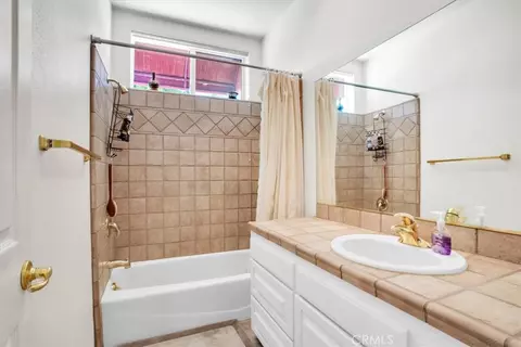 Bath - 7495 Canyon Dr, Yucca Valley, CA 92284 photo 1 of 3