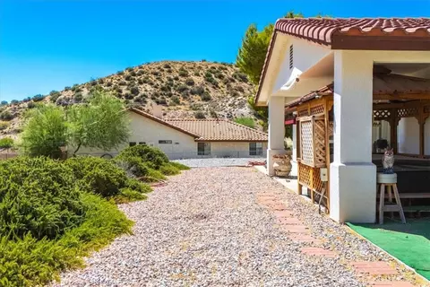 Exterior - 7495 Canyon Dr, Yucca Valley, CA 92284 photo 3 of 12