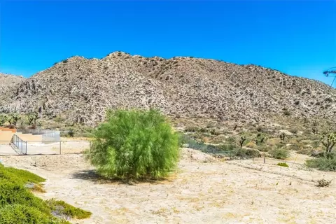 Exterior - 7495 Canyon Dr, Yucca Valley, CA 92284 photo 3 of 11
