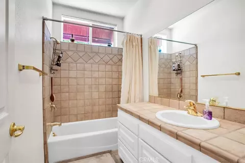 Bath - 7495 Canyon Dr, Yucca Valley, CA 92284 photo 1 of 3