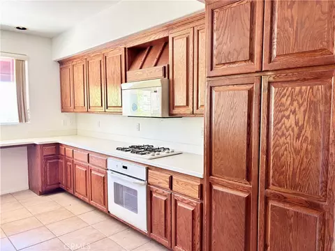 Kitchen - 7495 Canyon Dr, Yucca Valley, CA 92284 photo 3 of 3