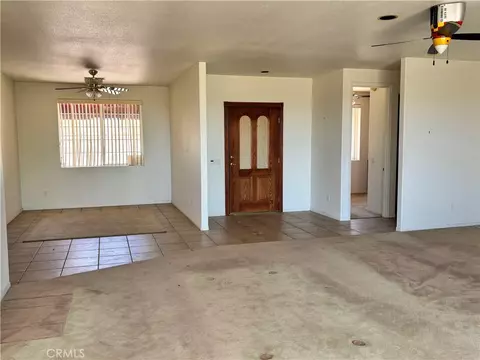Living - 7495 Canyon Dr, Yucca Valley, CA 92284 photo 1 of 8