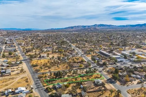 10 Santa Fe Trail Trl, Yucca Valley, CA 92284