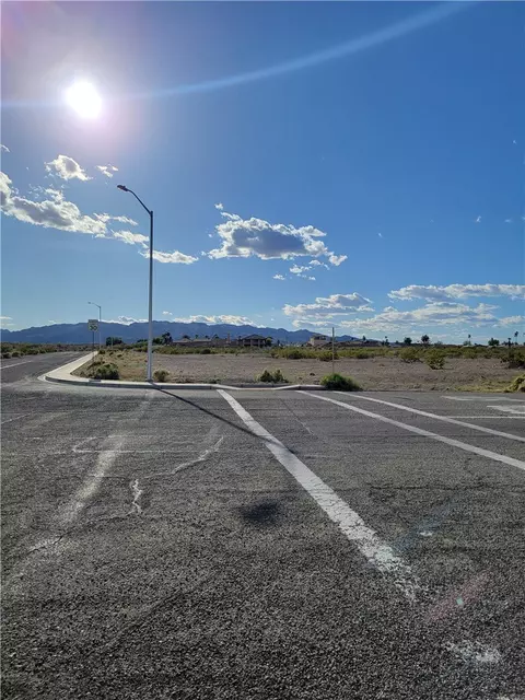 10 Bailey Ave, Needles, CA 92363
