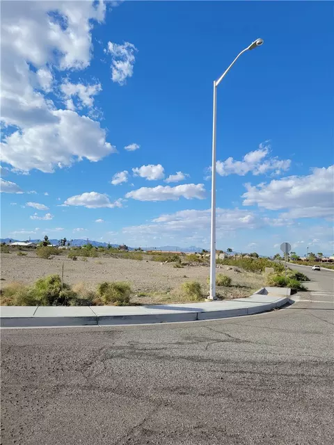 10 Bailey Ave, Needles, CA 92363 photo 2