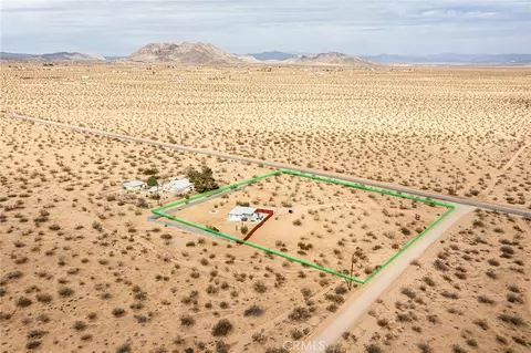 877 Phillips Rd, Landers, CA 92285
