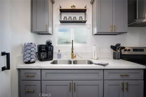 Kitchen - 877 Phillips Rd, Landers, CA 92285 photo 4 of 4