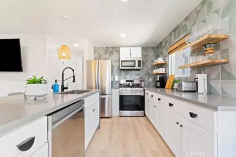 Kitchen - 61938 Oleander Dr, Joshua Tree, CA 92252 photo 2 of 4