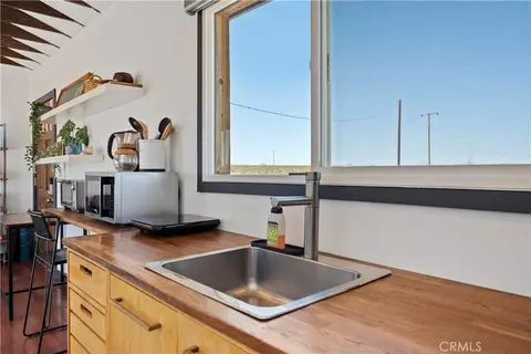 Kitchen - 66750 Pole Line Rd, Joshua Tree, CA 92252 photo 5 of 6