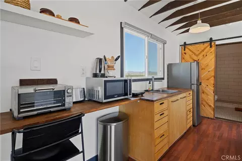 Kitchen - 66750 Pole Line Rd, Joshua Tree, CA 92252 photo 3 of 6