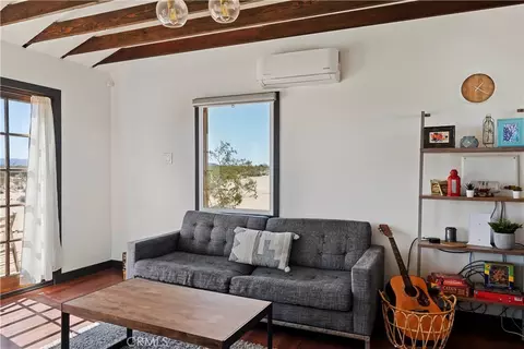 Living - 66750 Pole Line Rd, Joshua Tree, CA 92252 photo 3 of 4